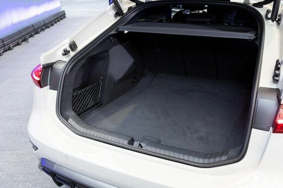 A6 Sportback e-tronの荷室