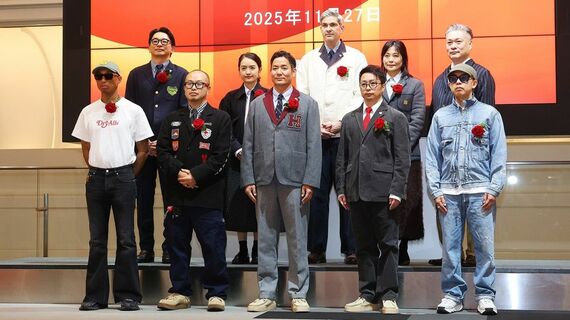 上場セレモニーに登壇したHUMAN MADEの経営陣ら