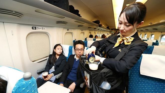 新幹線車内販売､｢神泡｣ビールが流れを変える?