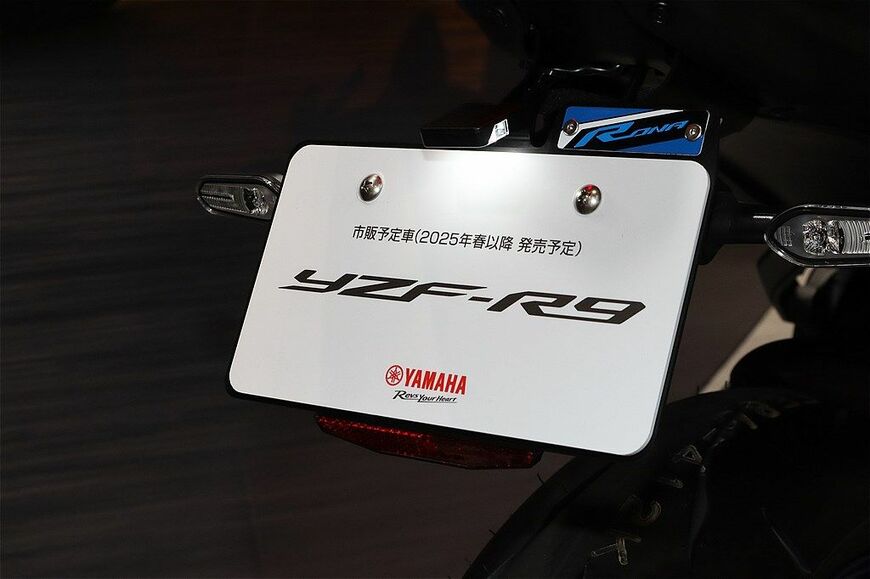 第52回 東京モーターサイクルショーに参考出品されたヤマハ「YZF-R9」（筆者撮影）