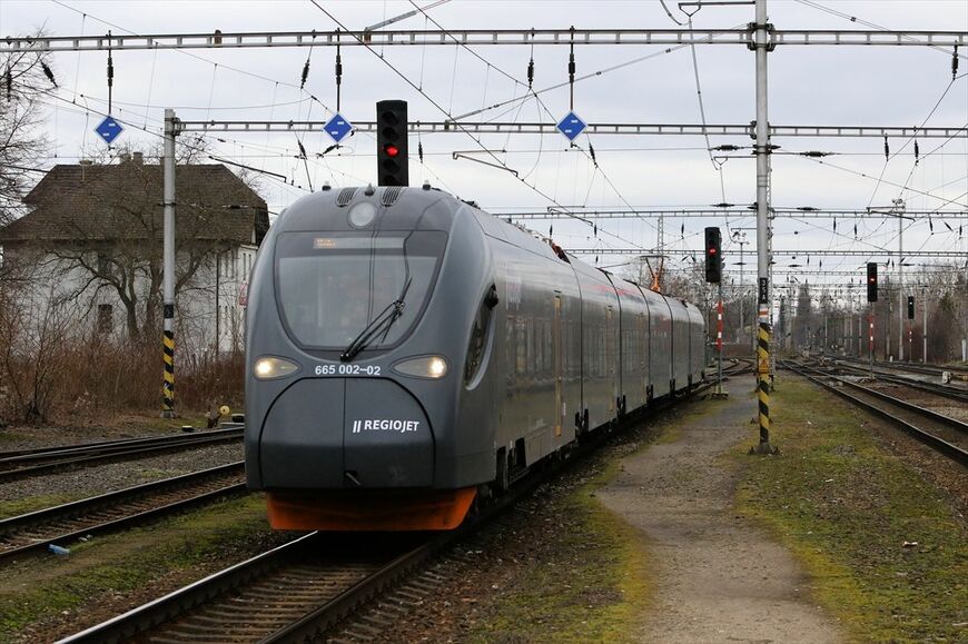 CRRC（中国中車）が製造した新型電車シリウス665型。チェコで試験的営業運転を行っている（撮影：橋爪智之）