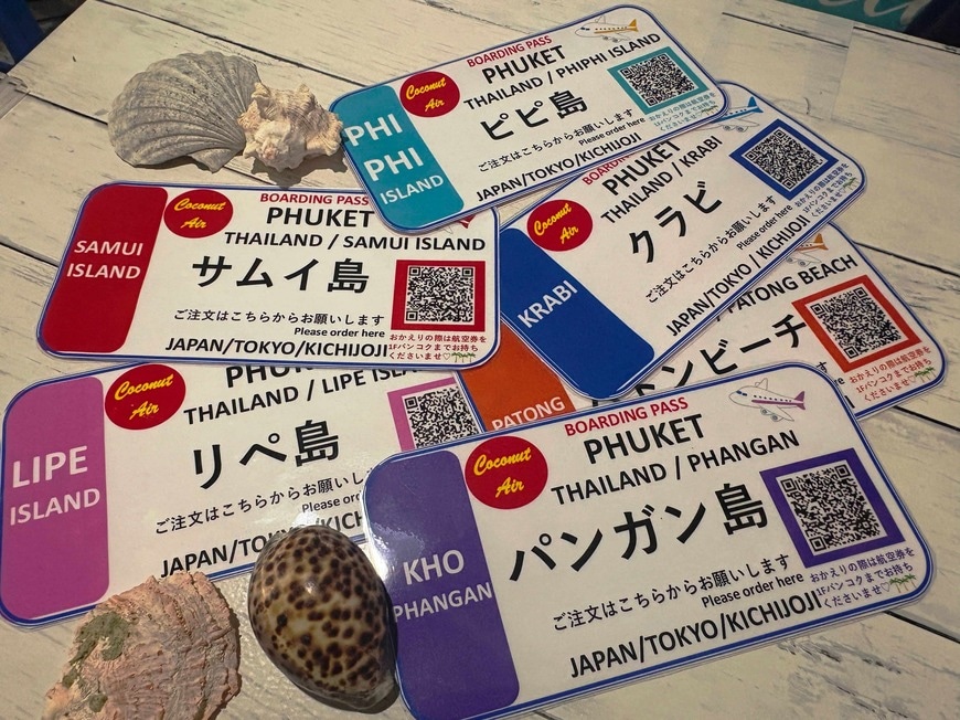 オーダー用のQRコードも飛行機の搭乗券をモチーフにしているなど、いちいち芸が細かい（筆者撮影）