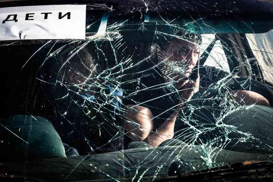 ロシア兵の銃撃を受けながらも車で避難を続けた母子 5月12日（写真：筆者撮影）