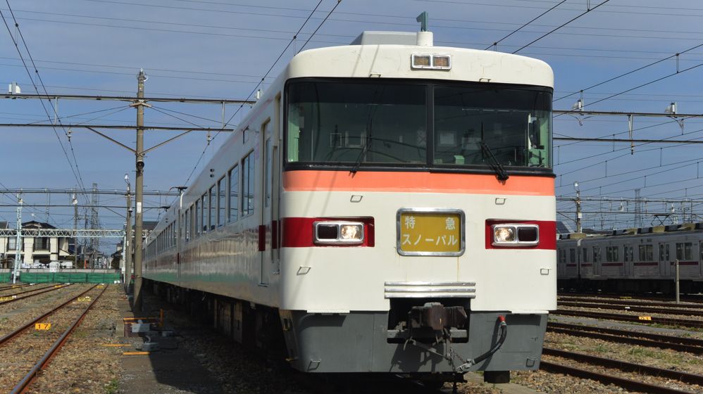 1800系を改造して生まれた300系。東武鉄道はなぜ車体更新が好きなのか（筆者撮影）