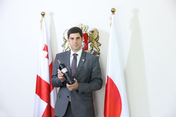 ジョージア大使館のレジャバ臨時代理大使。ジョージアはワイン発祥の地として知られるなど豊富な食材に恵まれているという（撮影：ヒダキトモコ）