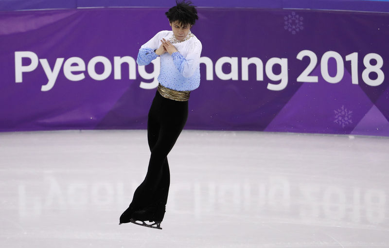 右足首負傷からの復帰戦､羽生結弦がSP首位 王者復活を印象づけて連覇へ
