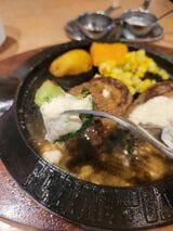 付け合わせの野菜につけても美味しい（筆者撮影） 