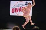 東急歌舞伎町タワーで開催された『Yoshimoto Comedy Night OWARAI』に出演したとにかく明るい安村（写真：吉本興業提供）