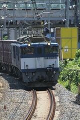 東十条付近を走るEF64形1000番台重連牽引の貨物列車（撮影：南正時）