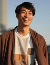 小泉志信（こいずみ・しのぶ）鎌倉市教育委員会教育総務課企画担当、一般社団法人まなびぱれっと 代表理事1996年生まれ。東京学芸大学教職大学院卒。教員1年目時に起業した「一般社団法人まなびぱれっと」を運営しながら教育現場で活躍。2023年度は板橋区立板橋第十小学校で1000人の大人と出会い人生設計を考える探究学習を実践