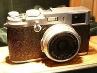 富士フイルムの“１３万円”超高級小型デジカメが好発進。値下がり続くデジカメ市場に一石