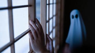 ホラー好き漫画家が｢墓石を持ち上げ｣考えたこと