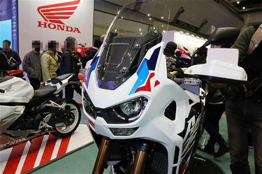 ホンダとスズキ、最新ツアラーモデルを徹底比較 CRF1100Lアフリカ ホンダとスズキ、最新ツアラーモデルを徹底比較 CRF1100Lアフリカ