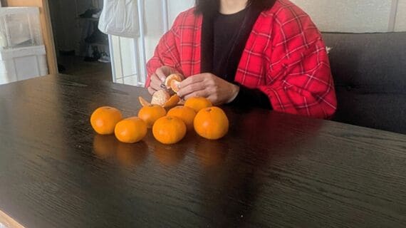 「久留米はんてん」を着る筆者