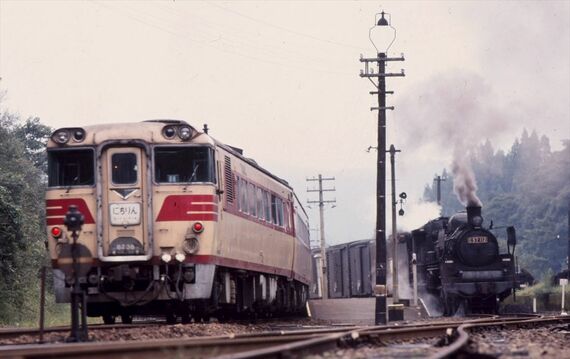 特急にちりん 青井岳駅 C57形 キハ82系