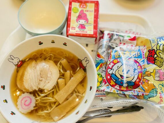お子様セットはこんな感じ（写真：筆者撮影）