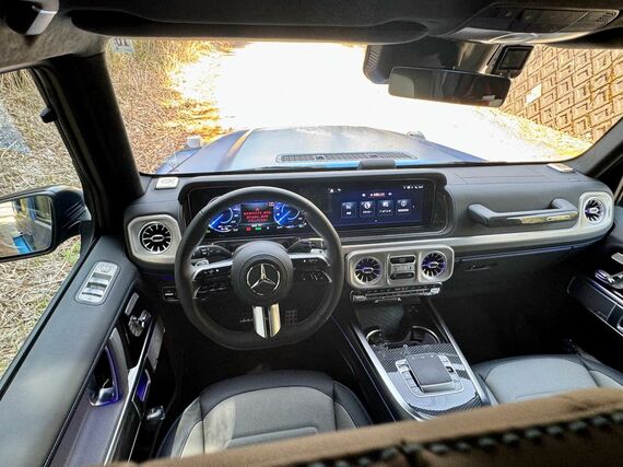 ICE(エンジン)モデルに寄せた意匠のダッシュボードは機能性が高い