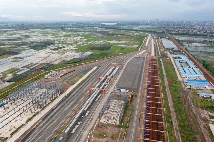 上空から見たテガルアール車両基地