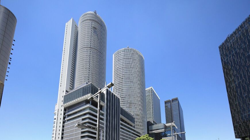 JR名古屋駅の真上にそびえたつ「JRセントラルタワーズ」（撮影：尾形文繁）