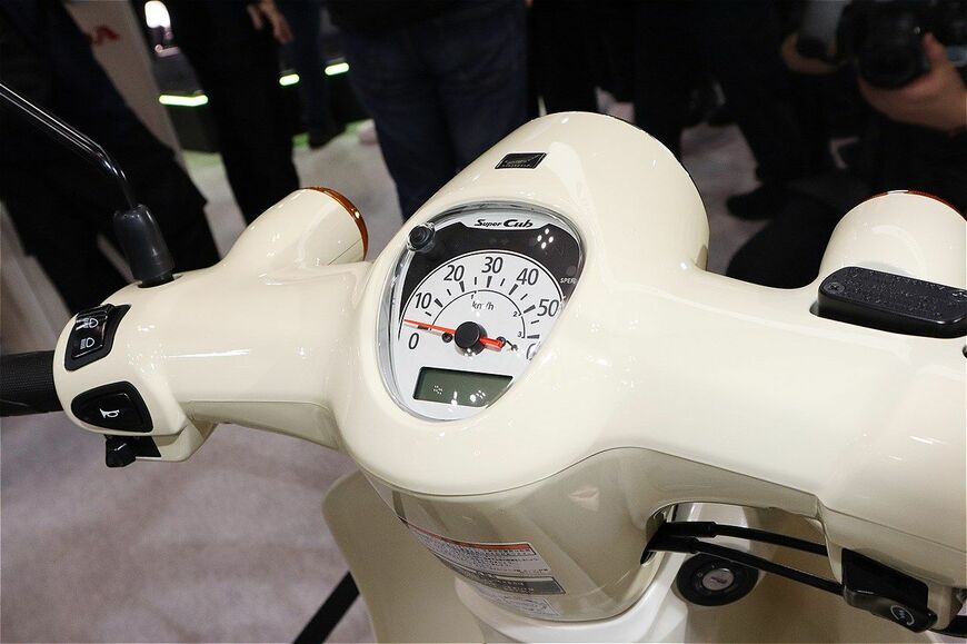 ホンダ「スーパーカブ110ライト コンセプト」（筆者撮影）