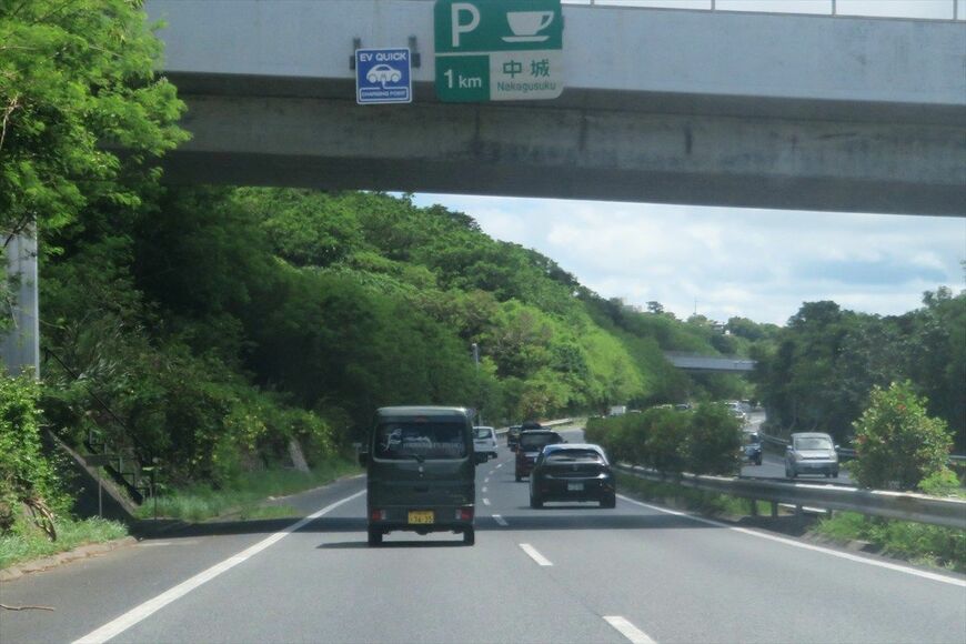 沖縄自動車道中城PA付近（筆者撮影）
