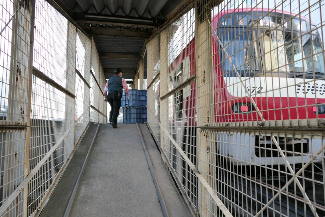 京急品川のゴミを運ぶ電車