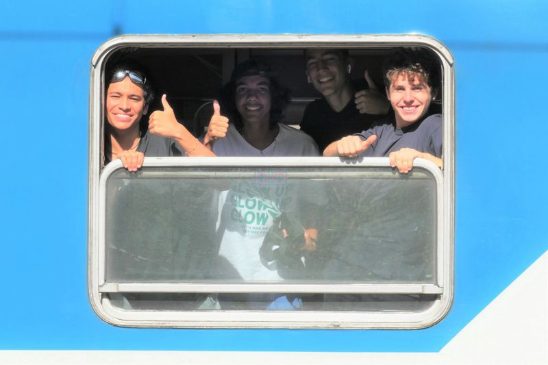 列車で旅をする人たちが笑顔に溢れていたのがもっとも印象に残った(写真：谷川一巳）