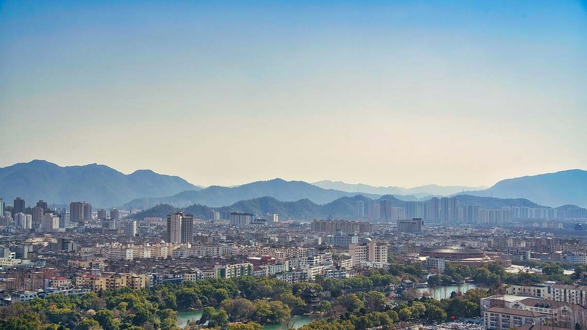 中国の地方都市の多くでは、新築住宅の売り出し価格を大幅に下げても買い手がつかない状況だ（写真はイメージ）