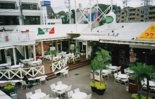 初代の「Dogwood Plaza」