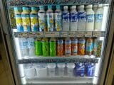 今コンビニでは冷凍ペットボトルの種類が豊富だ（著者撮影）