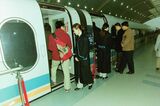 試験運行列車の席は全てが早々に売り切れた＝2004年2月、龍陽路駅（筆者撮影）