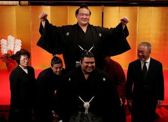 稀勢の里が横綱昇進､19年ぶり日本出身横綱