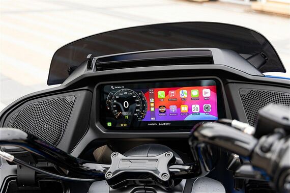 ロードグライドの2024年モデルは、モニターが大きくなり、Apple CarPlayにも対応