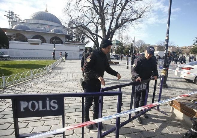 イスタンブール自爆攻撃､10人死亡