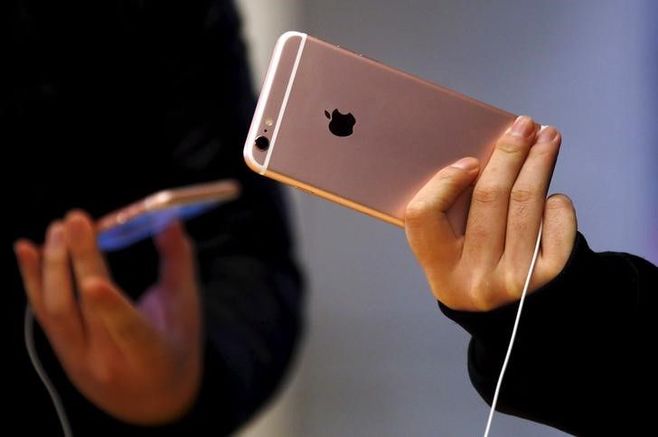 iPhone電池交換､アップルが返金措置を検討