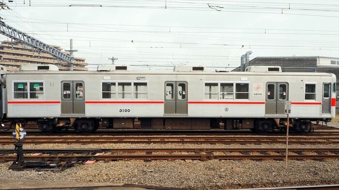 アルミ車3100号の側面