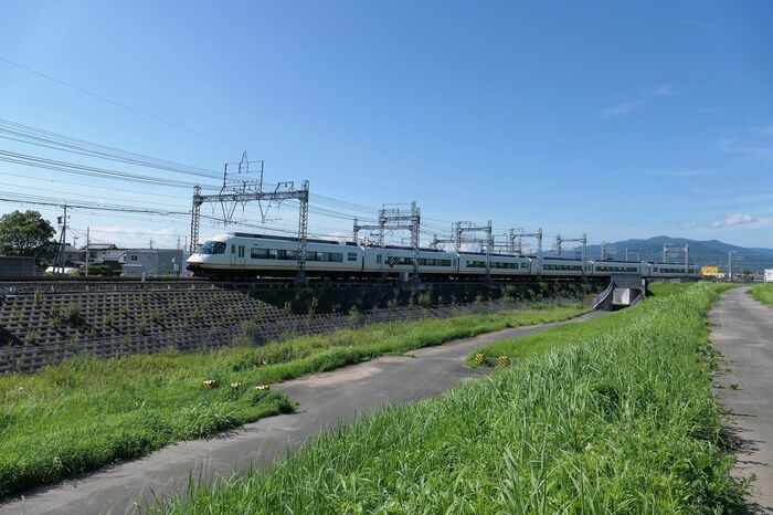 短絡線から名古屋線に入るアーバンライナー・プラス