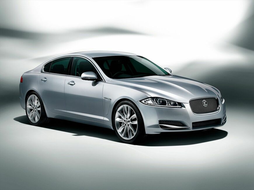 クラシックなイメージを一気にモダンな路線に変更したジャガー「XF」（写真：Jaguar）