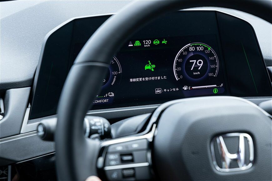 ホンダ量販モデル初のハンズオフ機能を搭載した「アコード e:HEV Honda SENSING 360＋」（写真：三木 宏章）