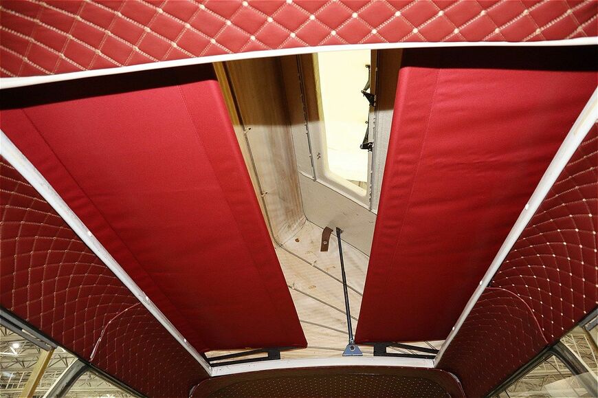 1961年式のキャンピングカー「ベッドフォード・CA ドーモビル」（筆者撮影）