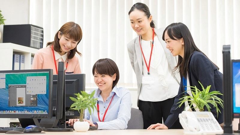 新人女子は職場でどんな服を着るのが正解か 若手社員のための 社会人入門 東洋経済オンライン 社会をよくする経済ニュース