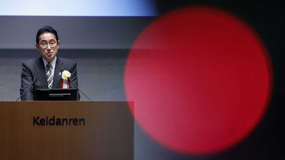 経済団体経団連 (日本経済団体連合会) で開催された理事会で演説する岸田文夫首相