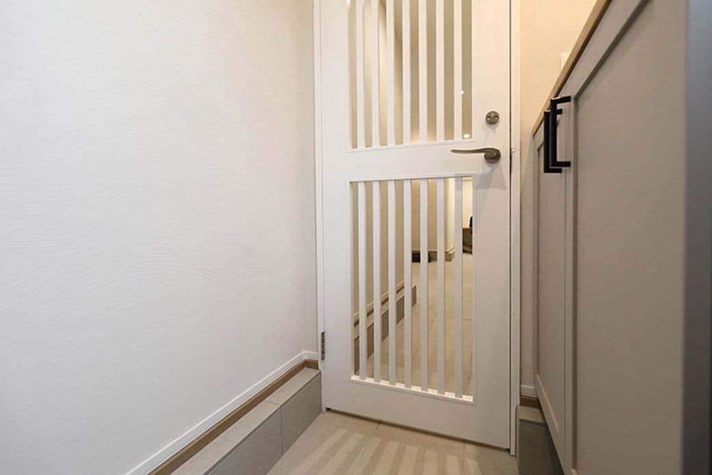 猫の脱走防止扉