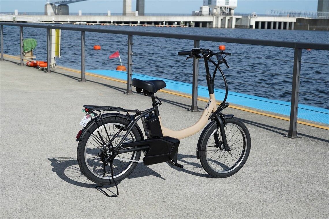 当時の技術が生きる「MU」。リアに特定小型原付のナンバーを装着する（筆者撮影）