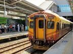 トラブルで運行停止が続くEMU300型