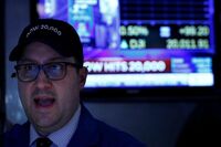 米国株は続伸､NYダウは初の2万ドル突破 トランプ相場が再加速､ナスダックも最高値