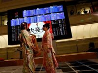 日経平均大幅反発､大発会終値は4年ぶり上昇 個別銘柄ではシャープが大幅高に