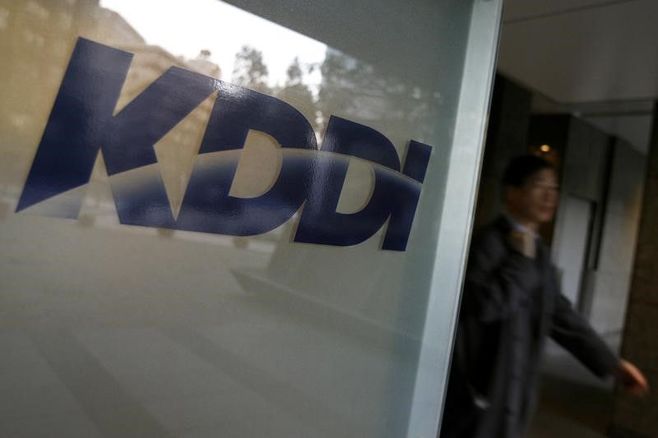 電通､カカクコム株をKDDIに793億円で売却
