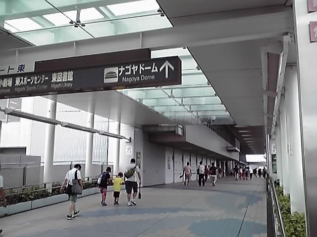 地下鉄直結の通路