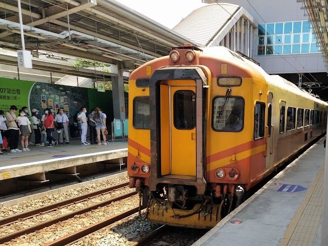 トラブルで運行停止が続くEMU300型